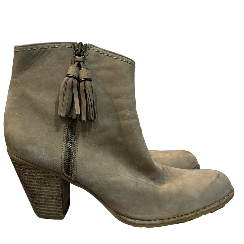 Stuart weitzman light brown suede booties with tassel